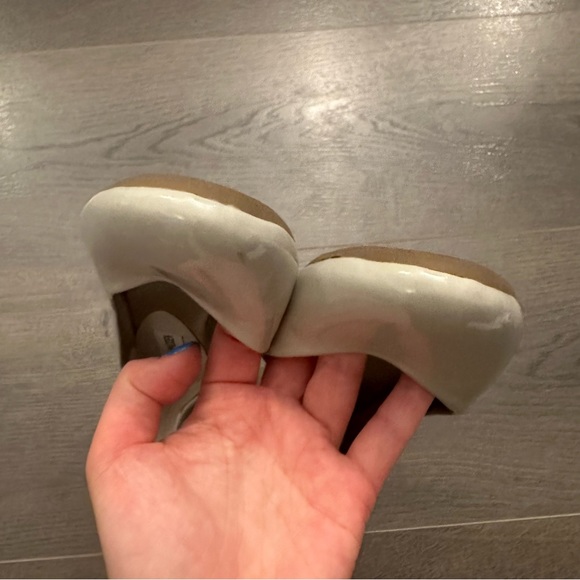 Steve Madden taupe patent flats (Sz 7.5) - Picture 7 of 13